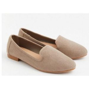 NWT SZ 8 Torrid Tan Perforated Faux Suede Loafers Retail $49.50